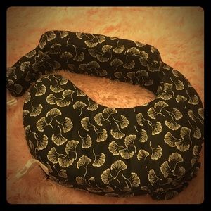 Nursing pillow